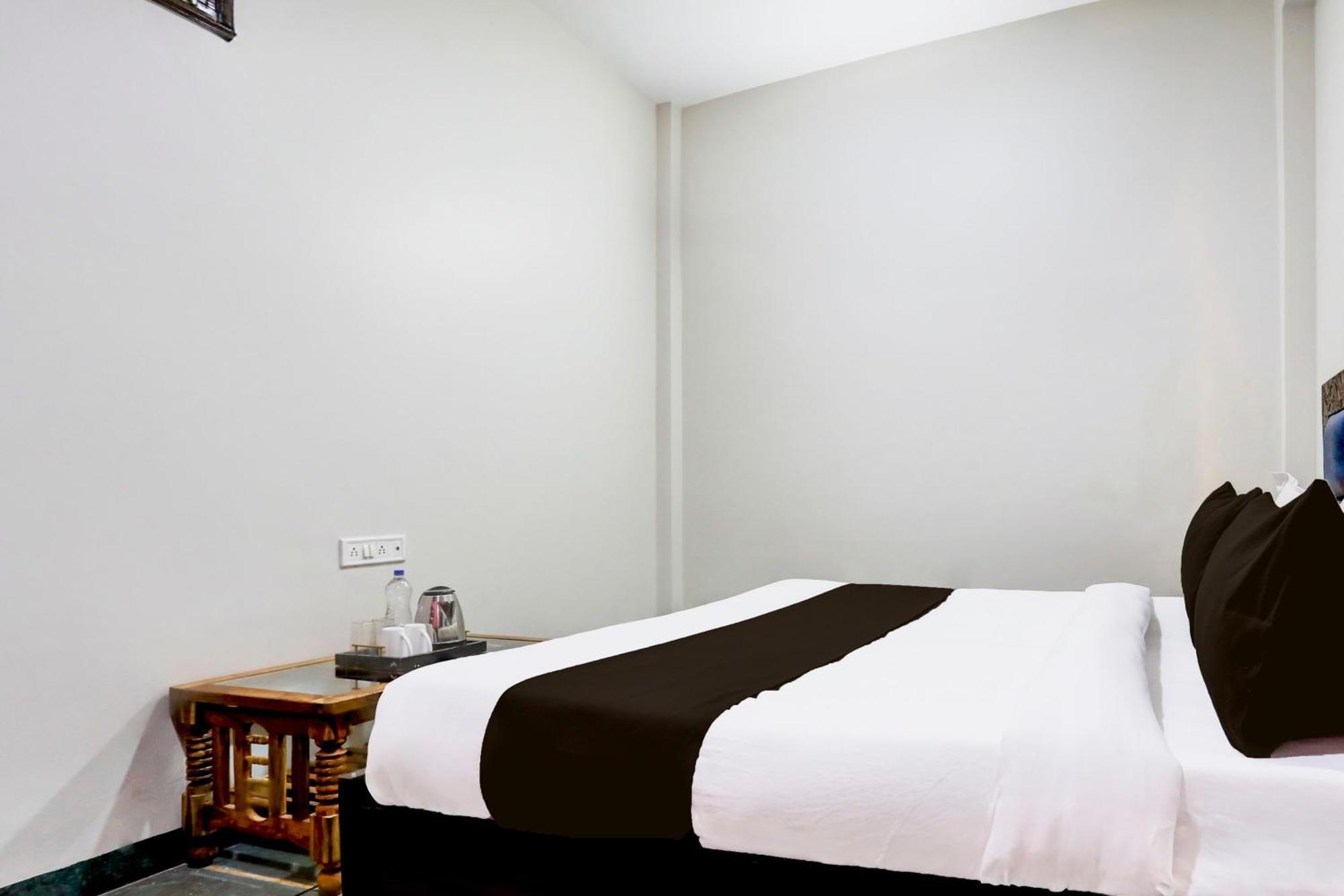 Hotel O The Baba Gest House Indore Buitenkant foto